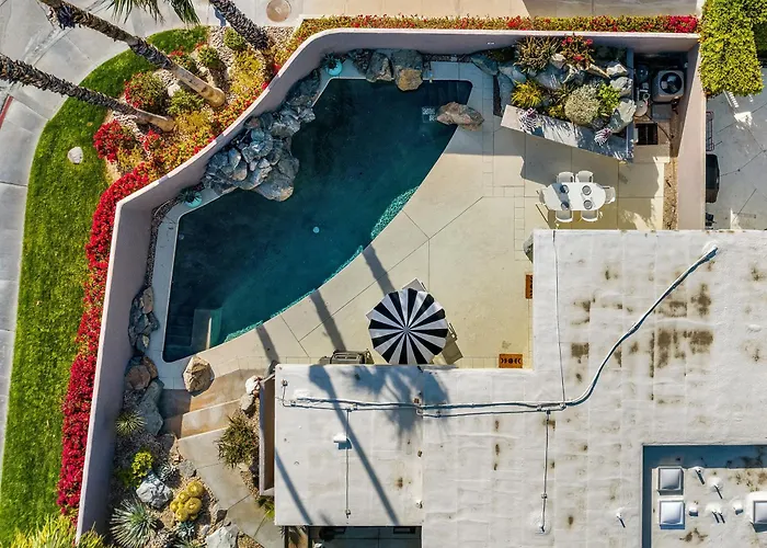 Private Pool & Mountain Views!