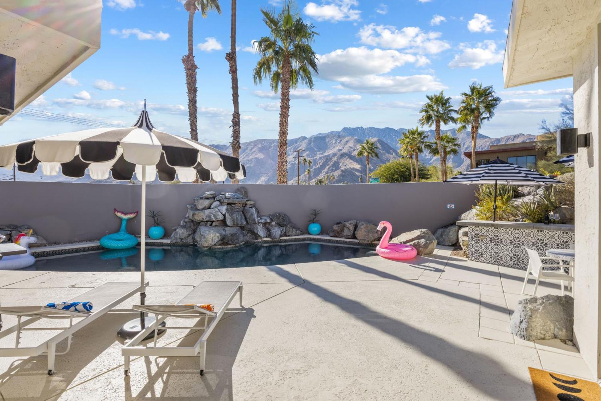 Private Pool & Mountain Views!