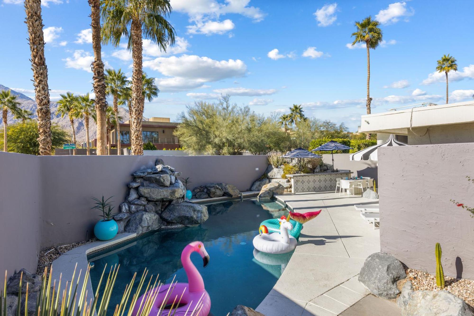 Apartment Private Pool & Mountain Views! *
