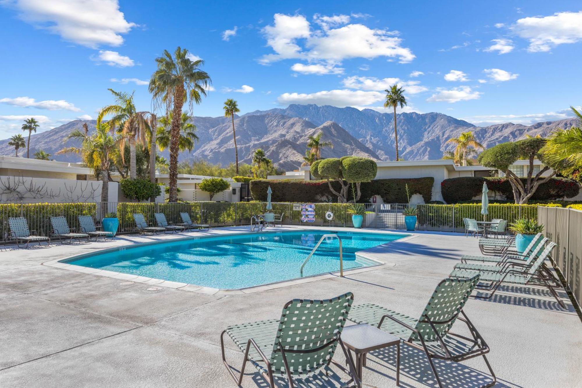 Private Pool & Mountain Views! Apartment
